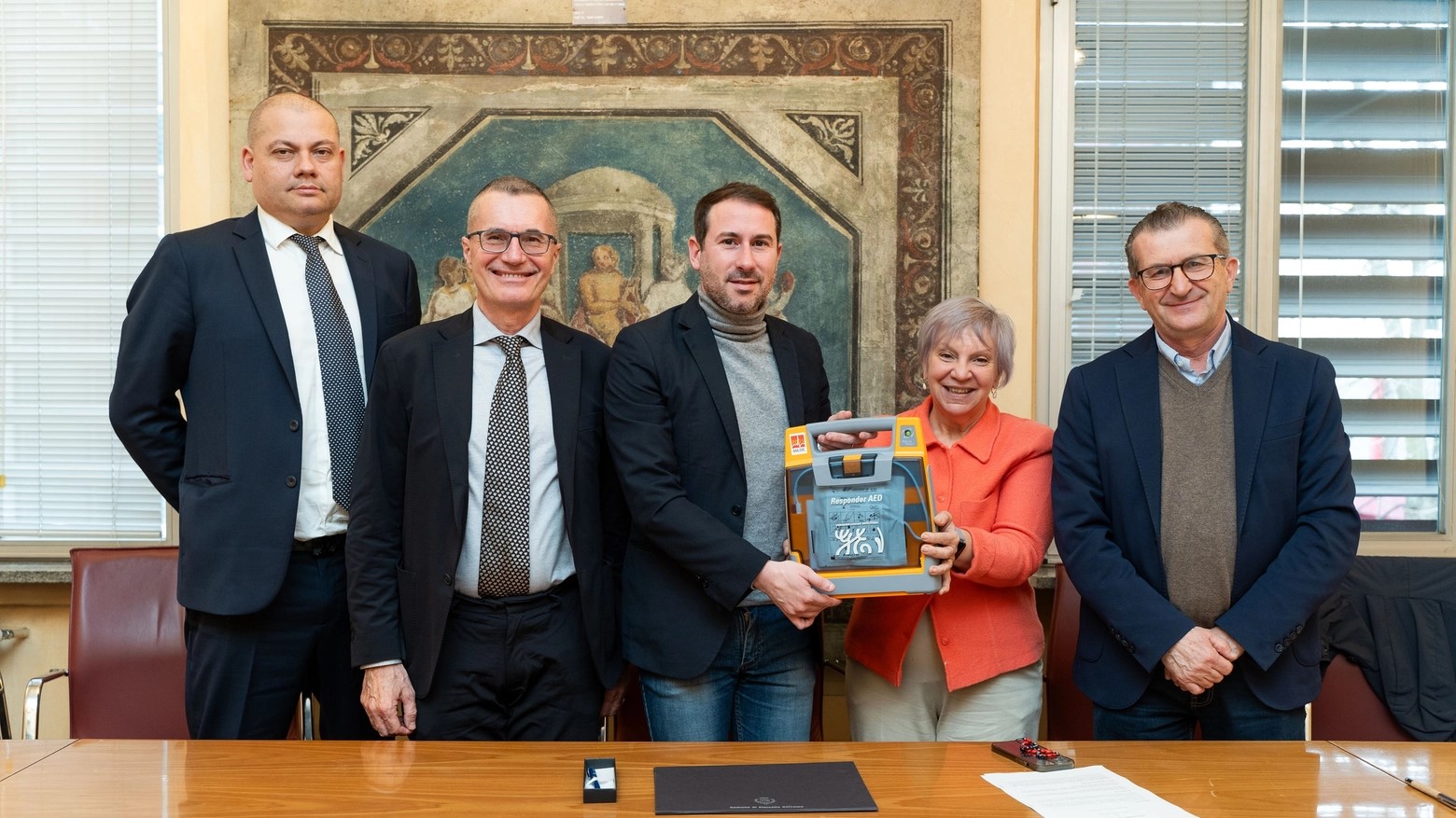 la-donazione-dei-defibrillatori-a-cinisello